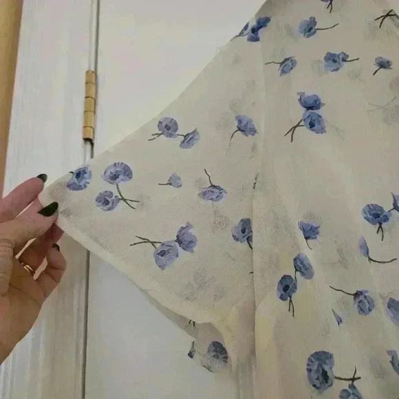 Cream with blue flowers George size large blouse - Picture 3 of 5